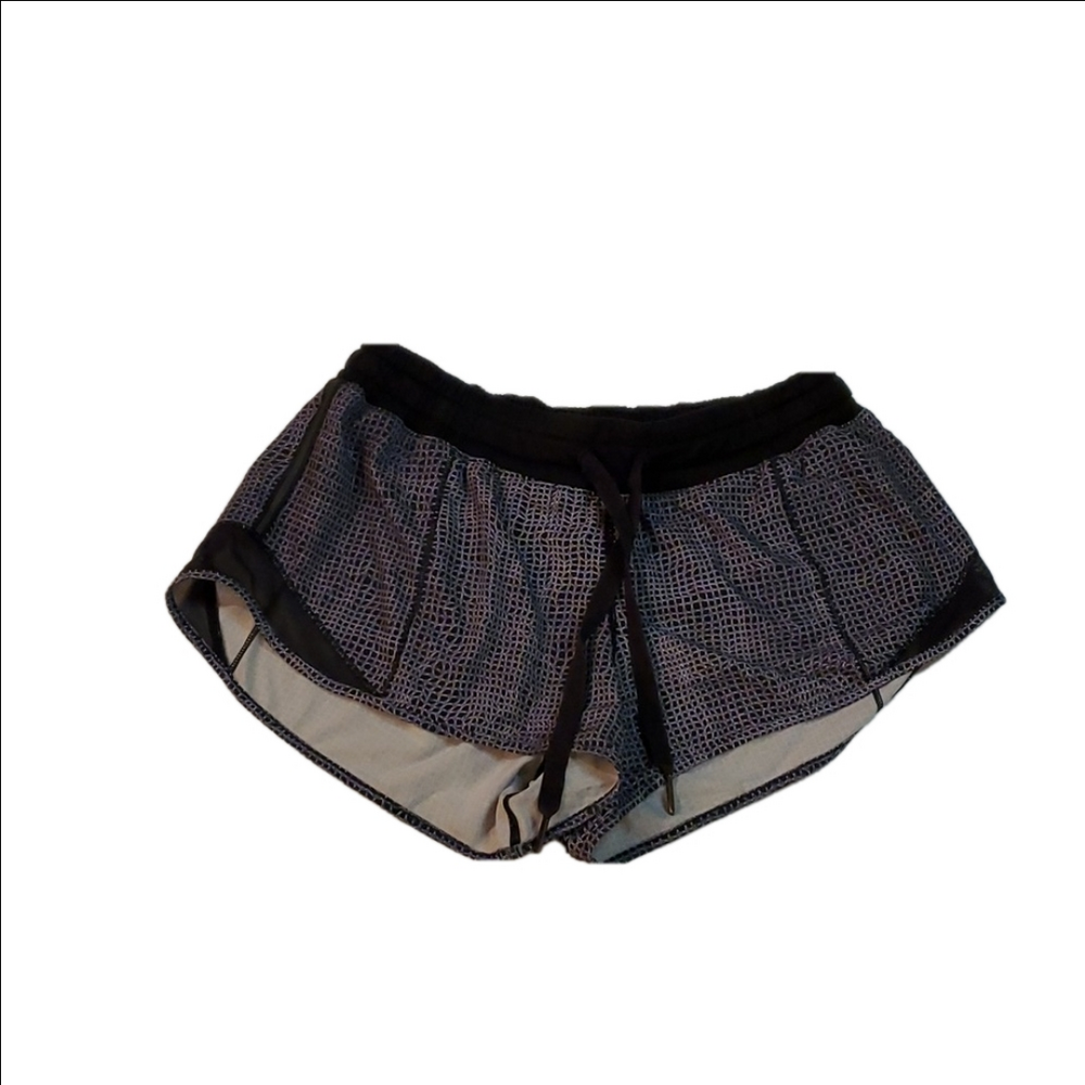 #607 Lululemon Shorts approximate size 6 b886
